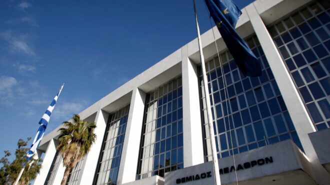 δικαστικός-χάρτης-από-τις-774-στις-357-ημέρε-564323635
