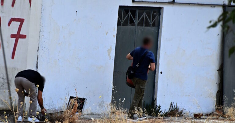 Άργος: Συγκλονίζει η μητέρα του 20χρονου που δέχτηκε 13 σφαίρες από αστυνομικούς – «Τον σκοτώσανε, με μηχανήματα λειτουργεί το σώμα του»