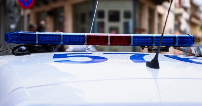 Ελληνικό: Επ’ αυτοφώρω σύλληψη 15χρονου και 29χρονου για απάτες με λεία άνω των 40.000 ευρώ