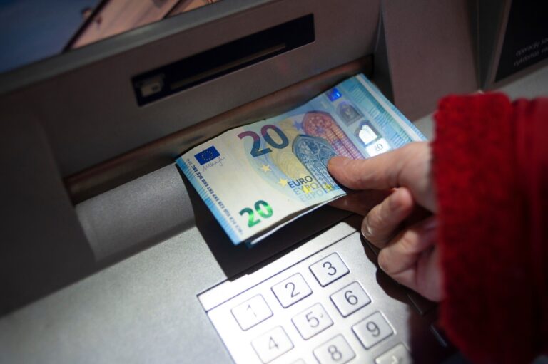 Επιδόματα: Οι πληρωμές από e-ΕΦΚΑ και ΔΥΠΑ την εβδομάδα 20 έως 24 Ιουλίου