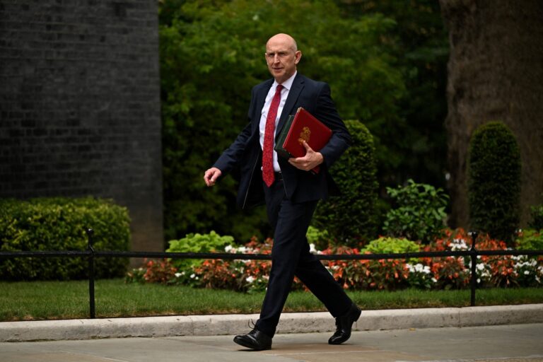 Βρετανία: Ο νέος υπουργός Οικονομικών Τζον Χίλι καθησυχάζει τις αγορές για δανεισμό και αυξήσεις φόρων