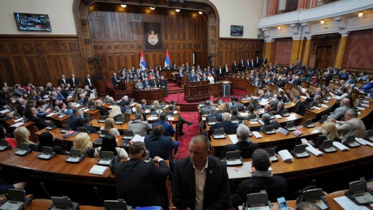 Σερβία: Έλαβε ψήφο εμπιστοσύνης η κυβέρνηση του Τζούρο Μάτσουτ