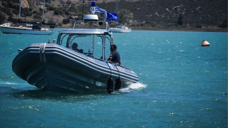 Άνδρας εντοπίστηκε χωρίς τις αισθήσεις του στη θάλασσα στο Πόρτο Ράφτη