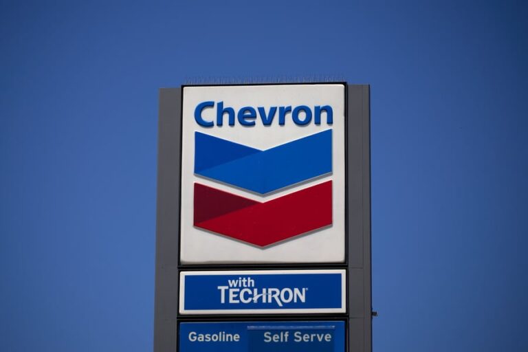 Η Chevron προσφέρει σε ανταγωνιστές τη χημική της τεχνολογία για την ενίσχυση της παραγωγής σχιστολιθικού πετρελαίου