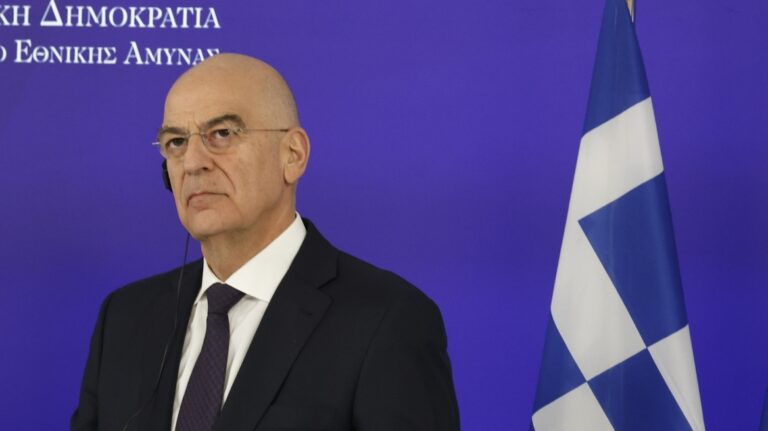 &Delta;έ&nu;&delta;&iota;&alpha;&sigmaf; &gamma;&iota;&alpha; &tau;&alpha; 52 &chi;&rho;ό&nu;&iota;&alpha; &alpha;&pi;ό &tau;&eta;&nu; &alpha;&pi;&omicron;&kappa;&alpha;&tau;ά&sigma;&tau;&alpha;&sigma;&eta; &tau;&eta;&sigmaf; &Delta;&eta;&mu;&omicron;&kappa;&rho;&alpha;&tau;ί&alpha;&sigmaf;: &Epsilon;&upsilon;&theta;ύ&nu;&eta; &mu;&alpha;&sigmaf; &nu;&alpha; &delta;&iota;&alpha;&phi;&upsilon;&lambda;ά&sigma;&sigma;&omicron;&upsilon;&mu;&epsilon; &tau;&eta;&nu; &epsilon;&theta;&nu;&iota;&kappa;ή &omicron;&mu;&omicron;&psi;&upsilon;&chi;ί&alpha;
