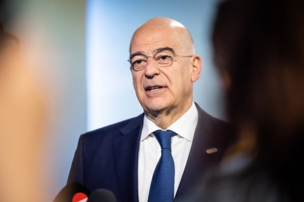 Δένδιας: Βαθύτατη θλίψη για τους δύο πυροσβέστες που έχασαν τη ζωή τους εν ώρα καθήκοντος