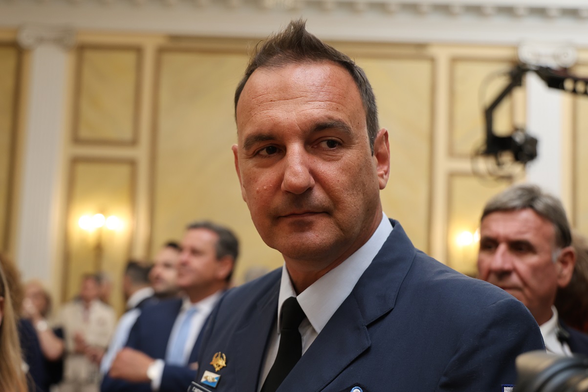 &Delta;&epsilon;&xi;ί&omega;&sigma;&eta; &sigma;&tau;&omicron; &Pi;&rho;&omicron;&epsilon;&delta;&rho;&iota;&kappa;ό &Mu;έ&gamma;&alpha;&rho;&omicron; &alpha;&pi;ό &tau;&omicron;&nu; &Pi;&rho;ό&epsilon;&delta;&rho;&omicron; &tau;&eta;&sigmaf; &Delta;&eta;&mu;&omicron;&kappa;&rho;&alpha;&tau;ί&alpha;&sigmaf; &Kappa;&omega;&sigma;&tau;&alpha;&nu;&tau;ί&nu;&omicron; &Tau;&alpha;&sigma;&omicron;ύ&lambda;&alpha; &gamma;&iota;&alpha; &tau;&eta;&nu; 52&eta; &epsilon;&pi;έ&tau;&epsilon;&iota;&omicron; &tau;&eta;&sigmaf; &alpha;&pi;&omicron;&kappa;&alpha;&tau;ά&sigma;&tau;&alpha;&sigma;&eta;&sigmaf; &tau;&eta;&sigmaf; &Delta;&eta;&mu;&omicron;&kappa;&rho;&alpha;&tau;ί&alpha;&sigmaf;, &Pi;&alpha;&rho;&alpha;&sigma;&kappa;&epsilon;&upsilon;ή 24 &Iota;&omicron;&upsilon;&lambda;ί&omicron;&upsilon; 2026  (&Gamma;&Iota;&Alpha;&Nu;&Nu;&Eta;&Sigma; &Pi;&Alpha;&Nu;&Alpha;&Gamma;&Omicron;&Pi;&Omicron;&Upsilon;&Lambda;&Omicron;&Sigma;
