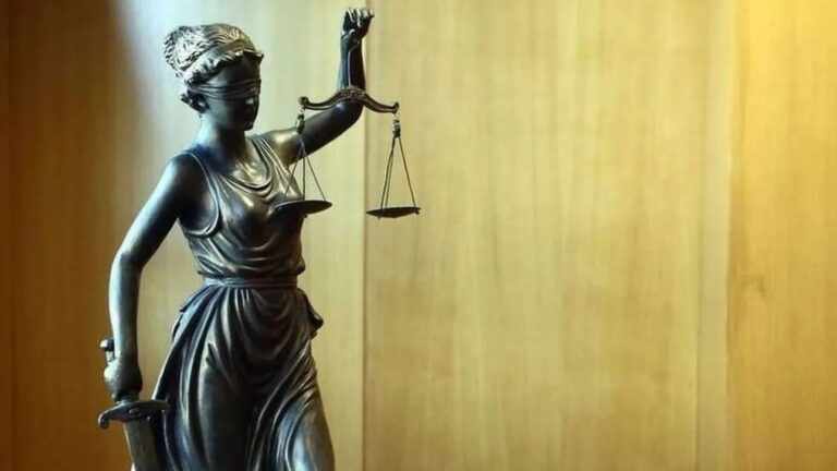 Δικαστήριο της Μόσχας διέταξε τη σύλληψη της κόρης του επικριτή του Πούτιν Μπορίς Νεμτσόφ