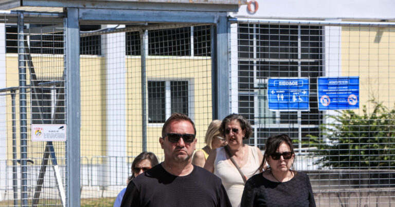 Δίκη για τα Τέμπη: Το δικαστήριο επιφυλάσσεται για το αίτημα να γίνουν βαρύτερες οι κατηγορίες - Συνεχίζεται αύριο Τετάρτη η δίκη