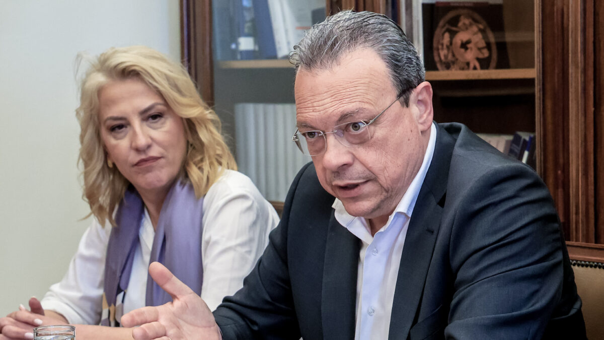 &Delta;&omicron;ύ&rho;&omicron;&upsilon; &kappa;&alpha;&iota; &Phi;ά&mu;&epsilon;&lambda;&lambda;&omicron;&sigmaf;