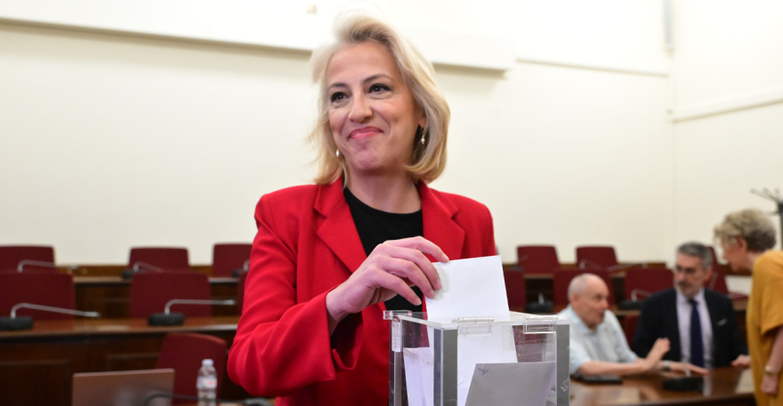 &Pi;&rho;ό&epsilon;&delta;&rho;&omicron;&sigmaf; &tau;&omicron;&upsilon; &Sigma;&Upsilon;&Rho;&Iota;&Zeta;&Alpha; &eta; &Delta;&omicron;ύ&rho;&omicron;&upsilon; &mu;&epsilon; 7 &alpha;&pi;ό &tau;&iota;&sigmaf; 8 &psi;ή&phi;&omicron;&upsilon;&sigmaf;