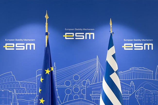 ESM: Ακόμη και στο χειρότερο σενάριο, το ελληνικό χρέος συνεχίζει να πέφτει