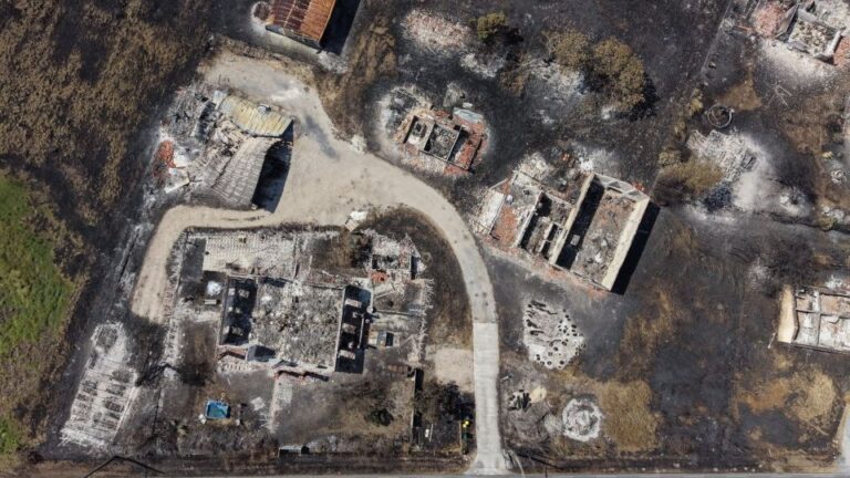 Γαλλία: Εικόνες βιβλικής καταστροφής από drone- «Βομβαρδισμένο» το χωριό Porge από την πύρινη κόλαση
