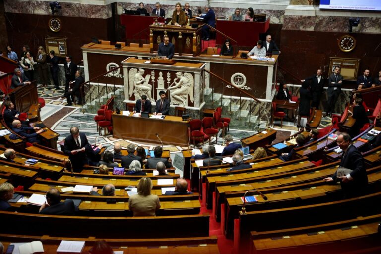 Γαλλία: Κίνδυνος διόγκωσης του δημοσίου χρέους ενόψει των εκλογών του 2027 - Ξεπέρασε τα 3,5 τρισ. ευρώ