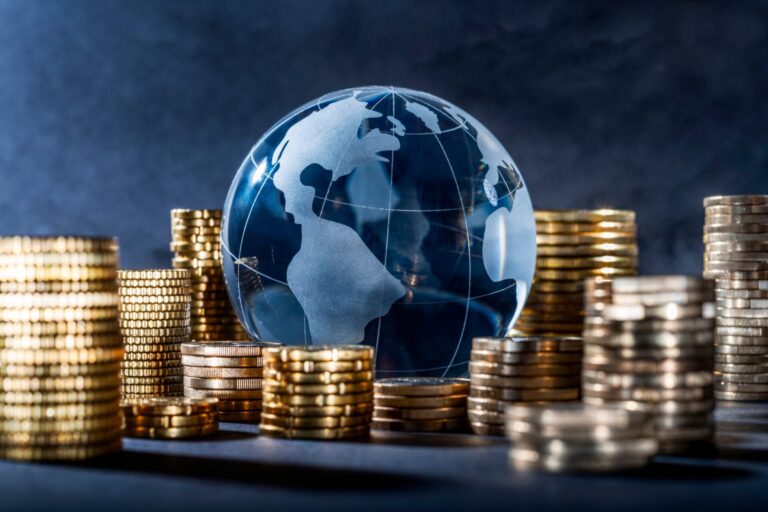 Ο κόσμος έγινε κατά 11% πλουσιότερος πέρυσι – Στα χέρια του 1,5% ο μισός πλούτος, μειώνεται το ποσοστό όσων διαθέτουν κάτω από 10.000 δολ.