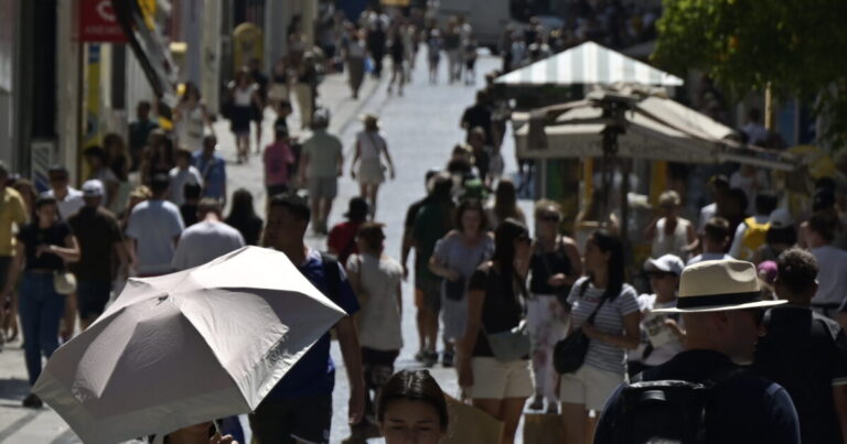 Καιρός αύριο: Υψηλές θερμοκρασίες αλλά και τοπικές βροχές