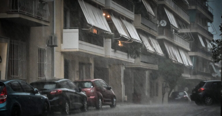 Καιρός: Χάος από τα μπουρίνια – 940 κλήσεις στην Πυροσβεστική μέσα σε λίγες ώρες