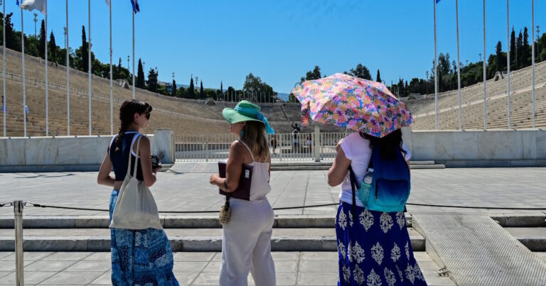 Καύσωνας: Τους 43,5 βαθμούς άγγιξε η θερμοκρασία, «έλιωσε» με 75 βαθμούς το Καλλιμάρμαρο – Πότε αλλάζει το σκηνικό του καιρού