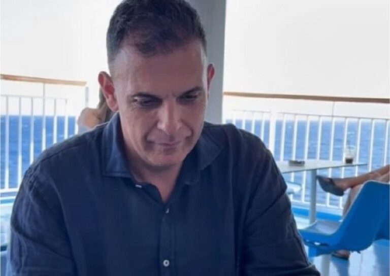Γιώργος Καραμέρος: «Άνοιξε πανιά» για την ΕΛΑΣ - Με βίντεο από πλοίο ανακοίνωσε την εγγραφή του στο κόμμα του Αλέξη Τσίπρα