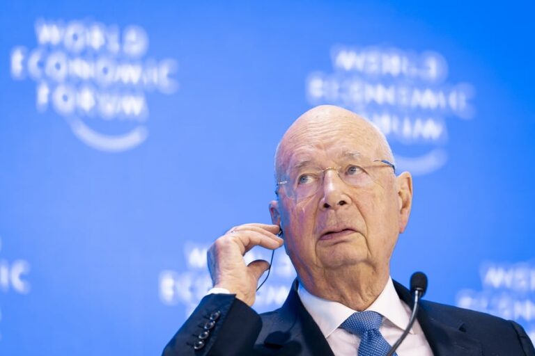 WSJ: Στο Παγκόσμιο Οικονομικό Φόρουμ επιστρέφει με νέο ρόλο ο Κλάους Σβαμπ