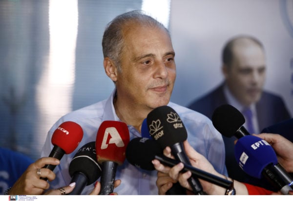 Στη λαϊκή αγορά της Λούτσας περιόδευσε ο Κυριάκος Βελόπουλος
