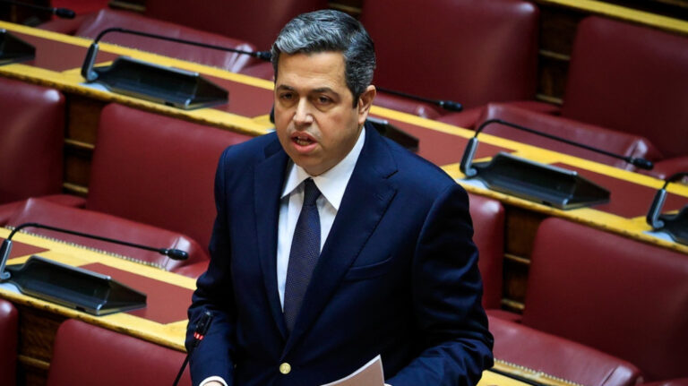 &Sigma;&Upsilon;&Rho;&Iota;&Zeta;&Alpha;: &Pi;&alpha;&rho;&alpha;&iota;&tau;ή&theta;&eta;&kappa;&epsilon; &alpha;&pi;ό &tau;&omicron; &beta;&omicron;&upsilon;&lambda;&epsilon;&upsilon;&tau;&iota;&kappa;ό &alpha;&xi;ί&omega;&mu;&alpha; &omicron; &Sigma;&upsilon;&mu;&epsilon;ώ&nu; &Kappa;&epsilon;&delta;ί&kappa;&omicron;&gamma;&lambda;&omicron;&upsilon;