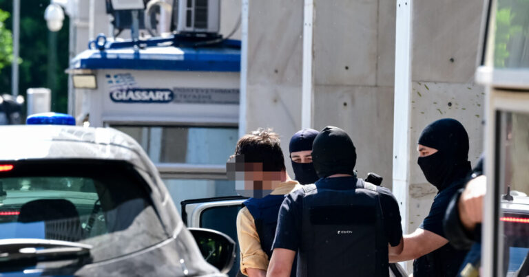Marfin: Αρνούνται τις κατηγορίες και αμφισβητούν το ανώνυμο ηλεκτρονικό email οι δύο 42χρονοι συλληφθέντες για την εμπρηστική επίθεση