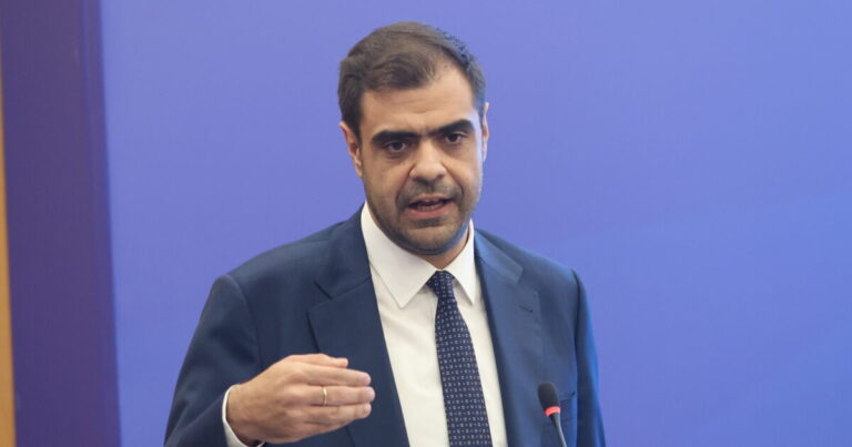 Μαρινάκης για τις αιχμές Σαλμά κατά Γεωργιάδη: «Η σκευωρία Novartis κατέρρευσε, κάποιοι θέλουν να την επαναφέρουν από το παράθυρο