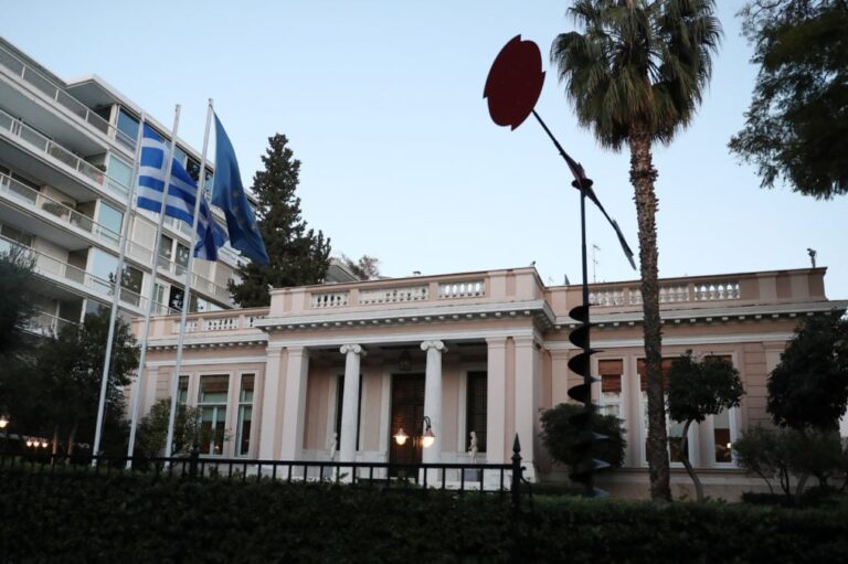 Κυβερνητικές πηγές για Τσουκαλά: Όσο το ΠΑΣΟΚ αλλοιώνει την πραγματικότητα, τόσο θα υποχωρεί στις μετρήσεις