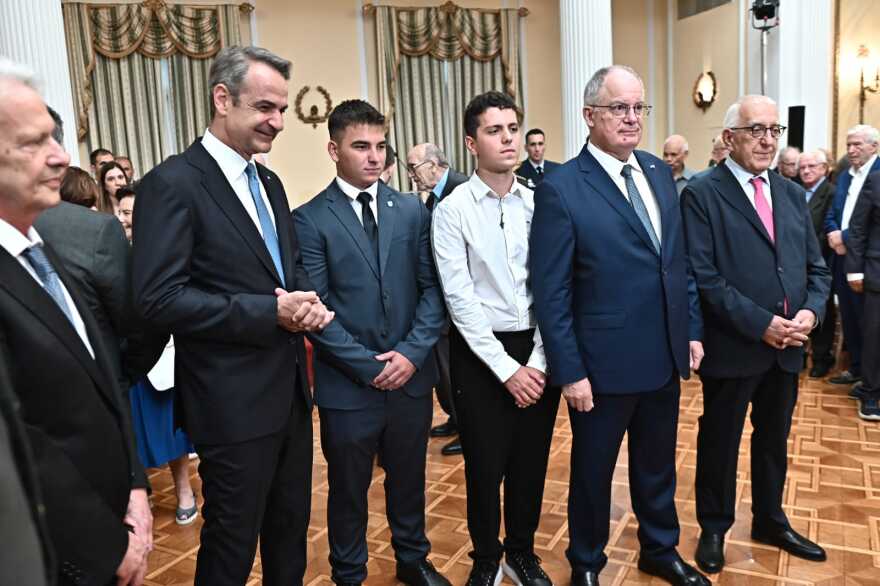 &Omicron;&iota; &alpha;&rho;&iota;&sigma;&tau;&omicron;ύ&chi;&omicron;&iota; &tau;&omega;&nu; &Pi;&alpha;&nu;&epsilon;&lambda;&lambda;&alpha;&delta;&iota;&kappa;ώ&nu;, &eta; &delta;&alpha;&sigma;&kappa;ά&lambda;&alpha; &kappa;&alpha;&iota; &omicron; &pi;&iota;&lambda;ό&tau;&omicron;&sigmaf; F-16 &tau;&iota;&mu;&eta;&tau;&iota;&kappa;&omicron;ί &pi;&rho;&omicron;&sigma;&kappa;&epsilon;&kappa;&lambda;&eta;&mu;έ&nu;&omicron;&iota; &sigma;&tau;&omicron; &Pi;&rho;&omicron;&epsilon;&delta;&rho;&iota;&kappa;ό &Mu;έ&gamma;&alpha;&rho;&omicron;: &Delta;&epsilon;ί&tau;&epsilon; &phi;&omega;&tau;&omicron;&gamma;&rho;&alpha;&phi;ί&epsilon;&sigmaf;