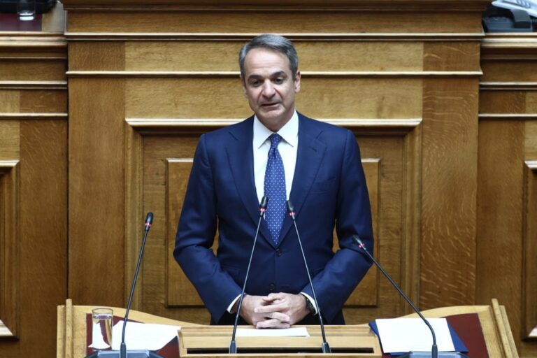 Μητσοτάκης σε Δούρου: Λάθος η απουσία του ΣΥΡΙΖΑ από τη δεξίωση στο Προεδρικό - Όταν συγκυβερνούσατε με τον Καμμένο, πηγαίνατε
