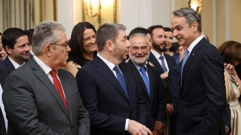 &Mu;&eta;&tau;&sigma;&omicron;&tau;ά&kappa;&eta;&sigmaf;, &Alpha;&nu;&delta;&rho;&omicron;&upsilon;&lambda;ά&kappa;&eta;&sigmaf; &kappa;&alpha;&iota; &Kappa;&omicron;&upsilon;&tau;&sigma;&omicron;ύ&mu;&pi;&alpha;&sigmaf;