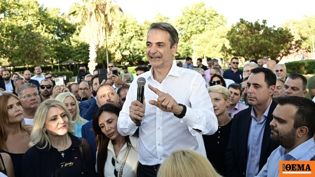 Θερινές κυβερνητικές εξορμήσεις: Ο Μητσοτάκης σε Λέρο και Αγαθονήσι, επτά υπουργοί υπό τον Χατζηδάκη στη δυτική Μακεδονία