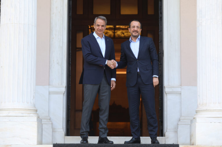 &Mu;&eta;&tau;&sigma;&omicron;&tau;ά&kappa;&eta;&sigmaf; &sigma;&epsilon; &Chi;&rho;&iota;&sigma;&tau;&omicron;&delta;&omicron;&upsilon;&lambda;ί&delta;&eta; &gamma;&iota;&alpha; &tau;&omicron; &Kappa;&upsilon;&pi;&rho;&iota;&alpha;&kappa;ό: Έ&chi;&omicron;&upsilon;&mu;&epsilon; &sigma;&eta;&mu;&alpha;&nu;&tau;&iota;&kappa;ή &kappa;&iota;&nu;&eta;&tau;&iota;&kappa;ό&tau;&eta;&tau;&alpha;, &eta; &Epsilon;&lambda;&lambda;ά&delta;&alpha; &sigma;&tau;έ&kappa;&epsilon;&tau;&alpha;&iota; &sigma;&tau;&omicron; &pi;&lambda;&epsilon;&upsilon;&rho;ό &tau;&eta;&sigmaf; &Kappa;ύ&pi;&rho;&omicron;&upsilon;