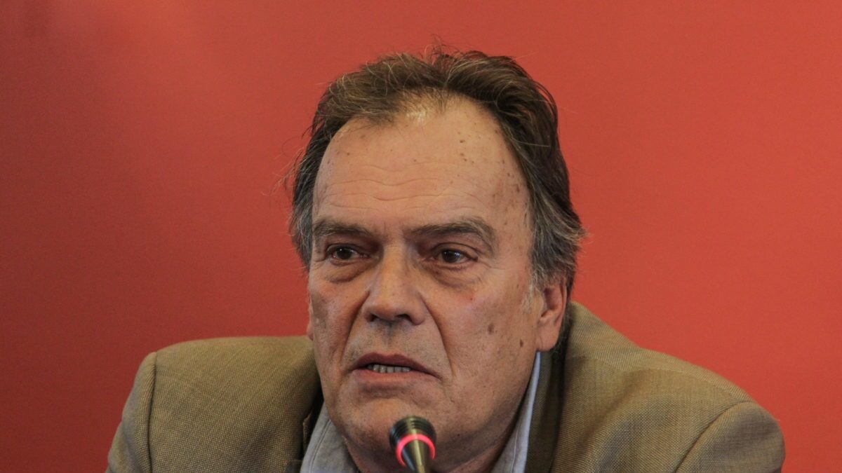 &Omicron; &Alpha;&nu;&delta;&rho;έ&alpha;&sigmaf; &Nu;&epsilon;&phi;&epsilon;&lambda;&omicron;ύ&delta;&eta;&sigmaf;