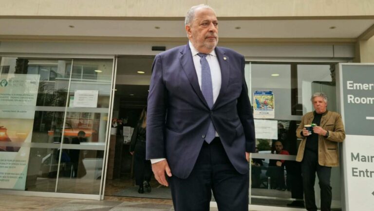 Το κράτος, σε ρόλο Πάπα, μοιράζει συγχωροχάρτια σε εγκληματίες