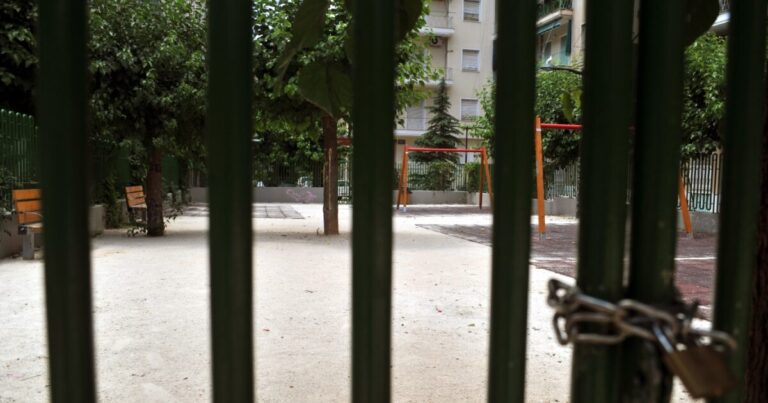 Άγιος Δημήτριος: Κλειστές δύο παιδικές χαρές λόγω κινδύνου κατολισθήσεων και καθίζησης
