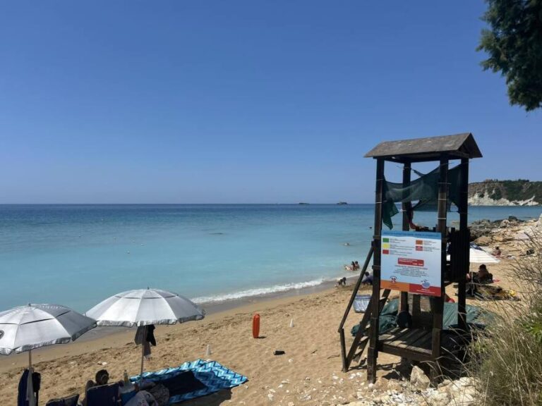 Ναυαγοσώστρια στην Κεφαλονιά έσωσε επτά λουόμενους από ισχυρά ρεύματα, ανάμεσά τους δύο παιδιά
