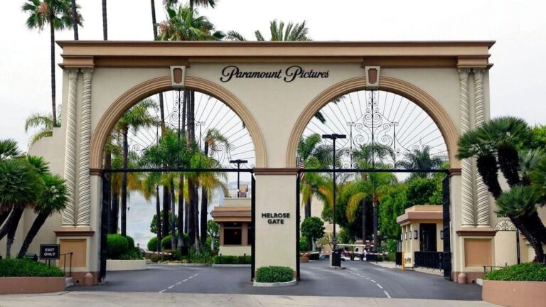 «Παγώνει» για δύο εβδομάδες η συγχώνευση της Paramount με την Warner Bros