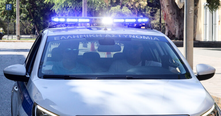 Έρευνες για τον Έλληνα που έδωσε τη χειροβομβίδα στον Αιγύπτιο – Πιστόλι, σφαίρες και 4.000 ευρώ στο σπίτι του