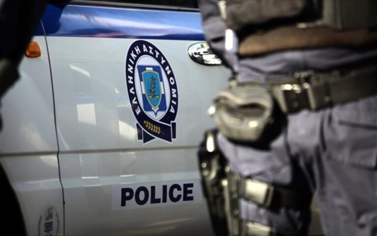 28χρονος και 27χρονη βρέθηκαν νεκροί σε αυτοκίνητο μέσα σε γκαράζ στον Πειραιά
