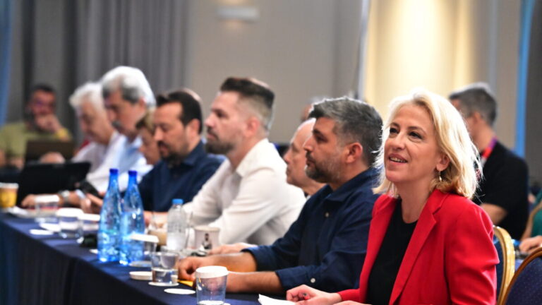 &Rho;έ&nu;&alpha; &Delta;&omicron;ύ&rho;&omicron;&upsilon;