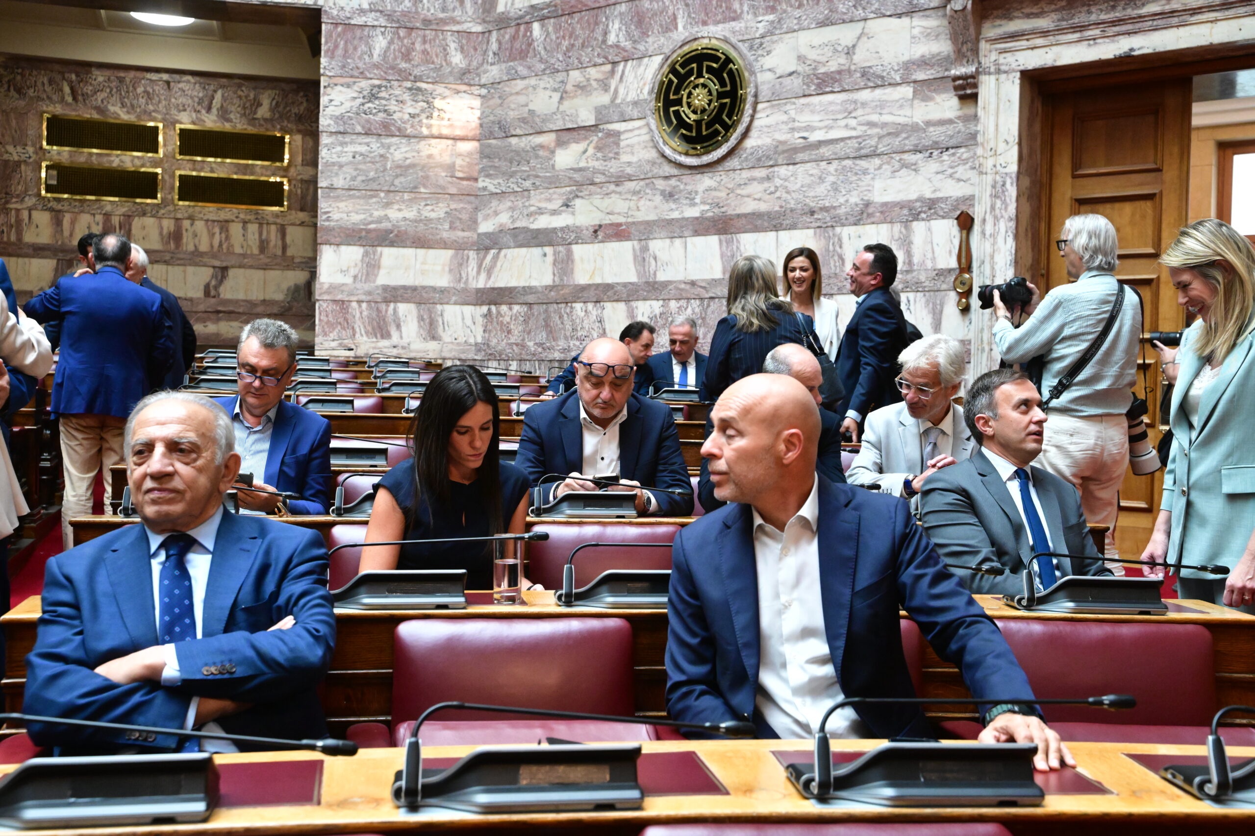 &Sigma;&tau;&iota;&gamma;&mu;&iota;ό&tau;&upsilon;&pi;&omicron; &alpha;&pi;ό &tau;&eta; &sigma;&upsilon;&nu;&epsilon;&delta;&rho;ί&alpha;&sigma;&eta; &tau;&eta;&sigmaf; &Kappa;&omicron;&iota;&nu;&omicron;&beta;&omicron;&upsilon;&lambda;&epsilon;&upsilon;&tau;&iota;&kappa;ή&sigmaf; &Omicron;&mu;ά&delta;&alpha;&sigmaf; &tau;&eta;&sigmaf; &Nu;έ&alpha;&sigmaf; &Delta;&eta;&mu;&omicron;&kappa;&rho;&alpha;&tau;ί&alpha;&sigmaf; (&Pi;&eta;&gamma;ή &phi;&omega;&tau;&omicron;&gamma;&rho;&alpha;&phi;ί&alpha;&sigmaf;: &Tau;&Alpha;&Tau;&Iota;&Alpha;&Nu;&Alpha; &Mu;&Pi;&Omicron;&Lambda;&Alpha;&Rho;&Eta;