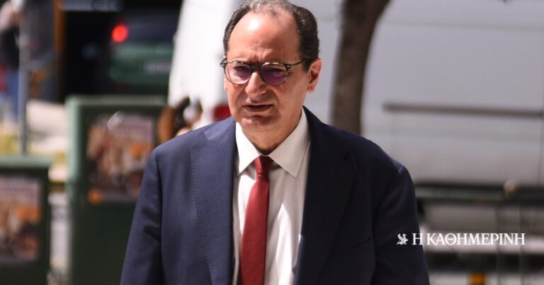 Χρήστος Σπίρτζης: Δεν αποδέχεται την έδρα μετά την παραίτηση Καραμέρου
