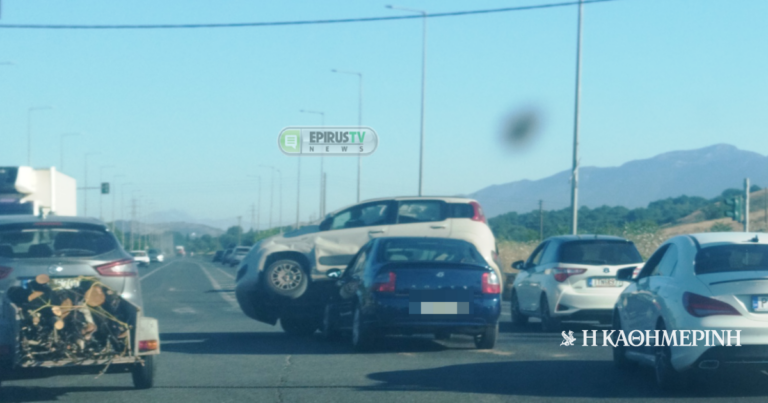 Τροχαίο στα Ιωάννινα: Ι.Χ. κατέληξε πάνω σε άλλο όχημα μετά από σύγκρουση
