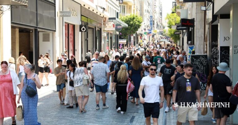 Εκπτώσεις έως τις 31 Αυγούστου – Ποια Κυριακή θα είναι ανοιχτά τα καταστήματα