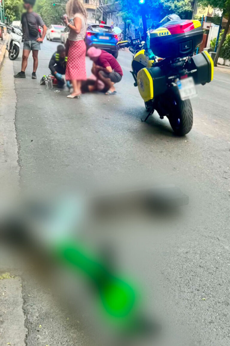 Σύγκρουση ηλεκτρικού πατινιού με μηχανάκι στην 3ης Σεπτεμβρίου, τραυματίστηκε αναβάτης

