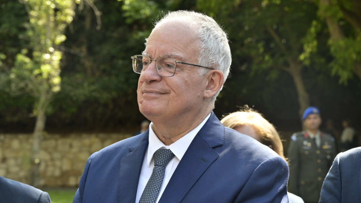 &Kappa;&alpha;&tau;ά&theta;&epsilon;&sigma;&eta; &sigma;&tau;&epsilon;&phi;&alpha;&nu;&iota;&omicron;ύ &alpha;&pi;ό &tau;&omicron;&nu; &Kappa;&omega;&nu;&sigma;&tau;&alpha;&nu;&tau;ί&nu;&omicron; &Tau;&alpha;&sigma;&omicron;ύ&lambda;&alpha;