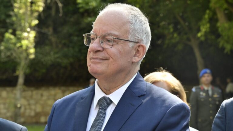 &Omicron; &Kappa;&omega;&nu;&sigma;&tau;&alpha;&nu;&tau;ί&nu;&omicron;&sigmaf; &Tau;&alpha;&sigma;&omicron;ύ&lambda;&alpha;&sigmaf;