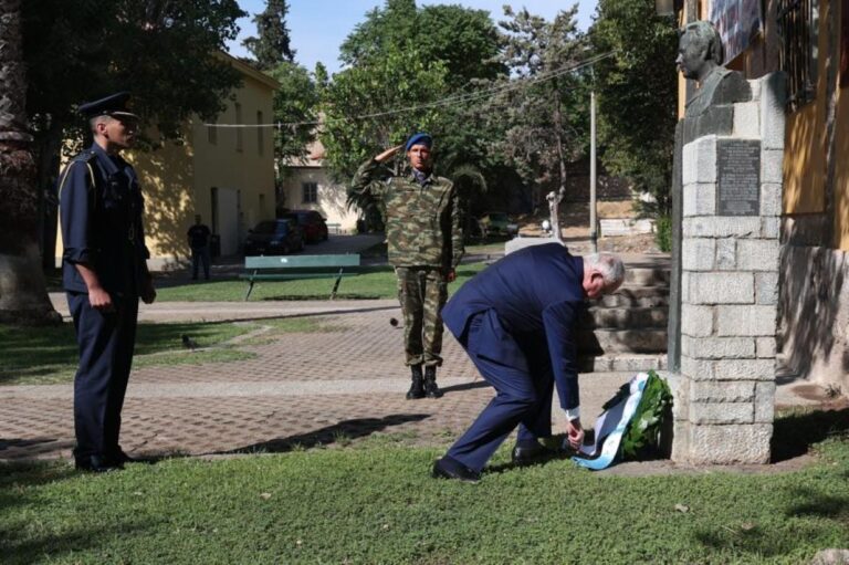 &Tau;&alpha;&sigma;&omicron;ύ&lambda;&alpha;&sigmaf; - &kappa;&alpha;&tau;ά&theta;&epsilon;&sigma;&eta; &sigma;&tau;&epsilon;&phi;ά&nu;&omicron;&upsilon; &sigma;&tau;&eta;&nu; &pi;&rho;&omicron;&tau;&omicron;&mu;ή &Mu;&omicron;&upsilon;&sigma;&tau;&alpha;&kappa;&lambda;ή
